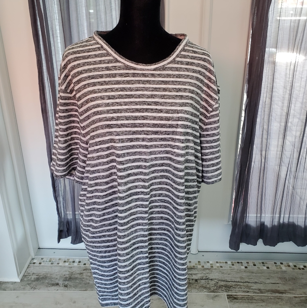 Men's Black & White Striped w/Front Pocket